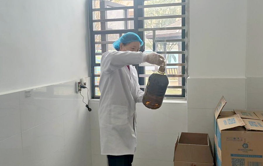 ���؝�̶��Сѧ��չʳ�üҳ���������ջ